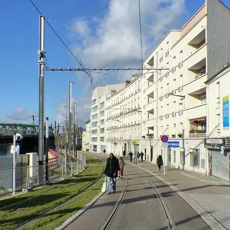 8 Rue Brise Echalas * Saint-Denis (Seine-Saint-Denis)